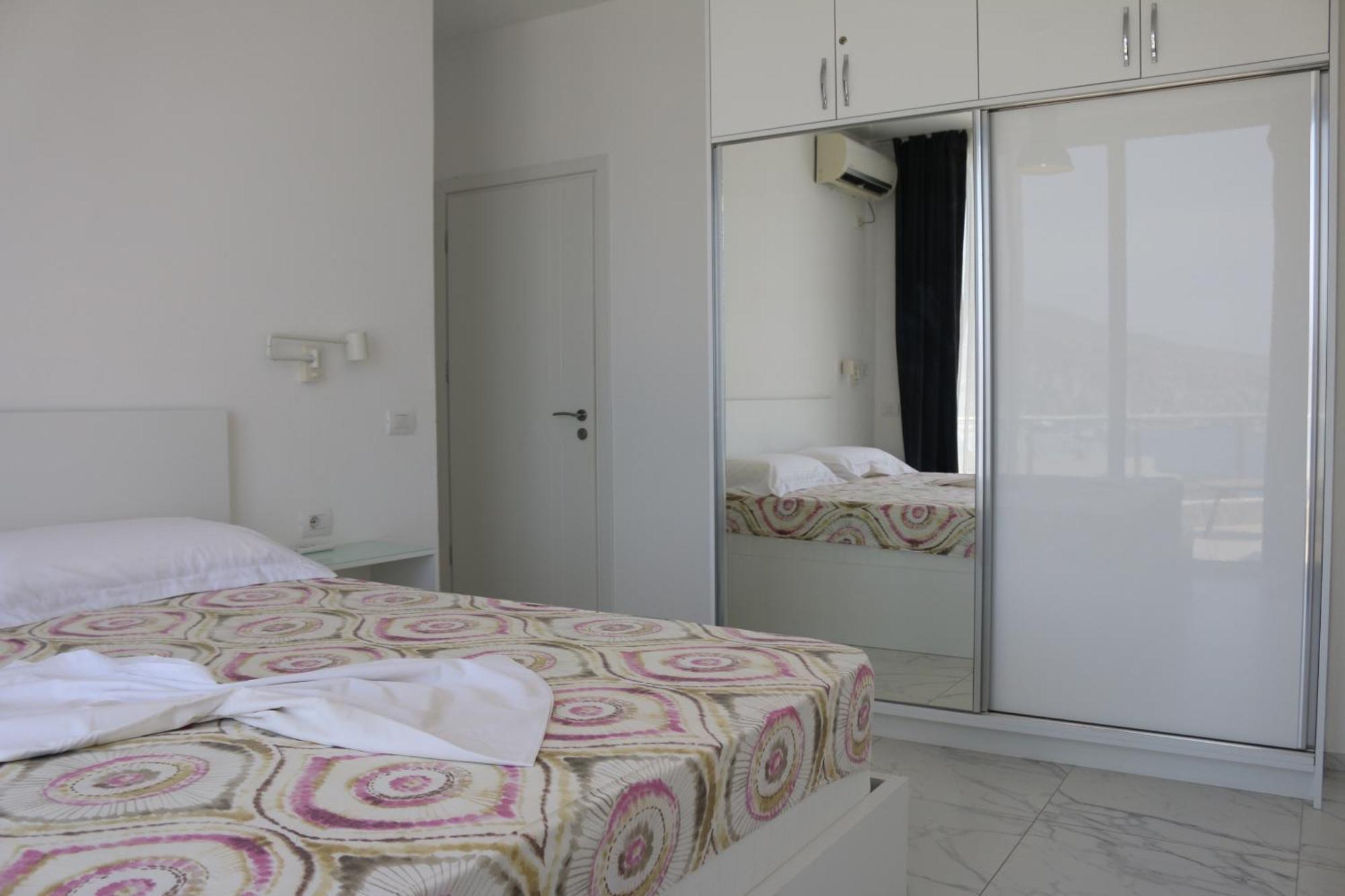 Infinity Sea View Penthouse Apartment Саранде Екстериор снимка